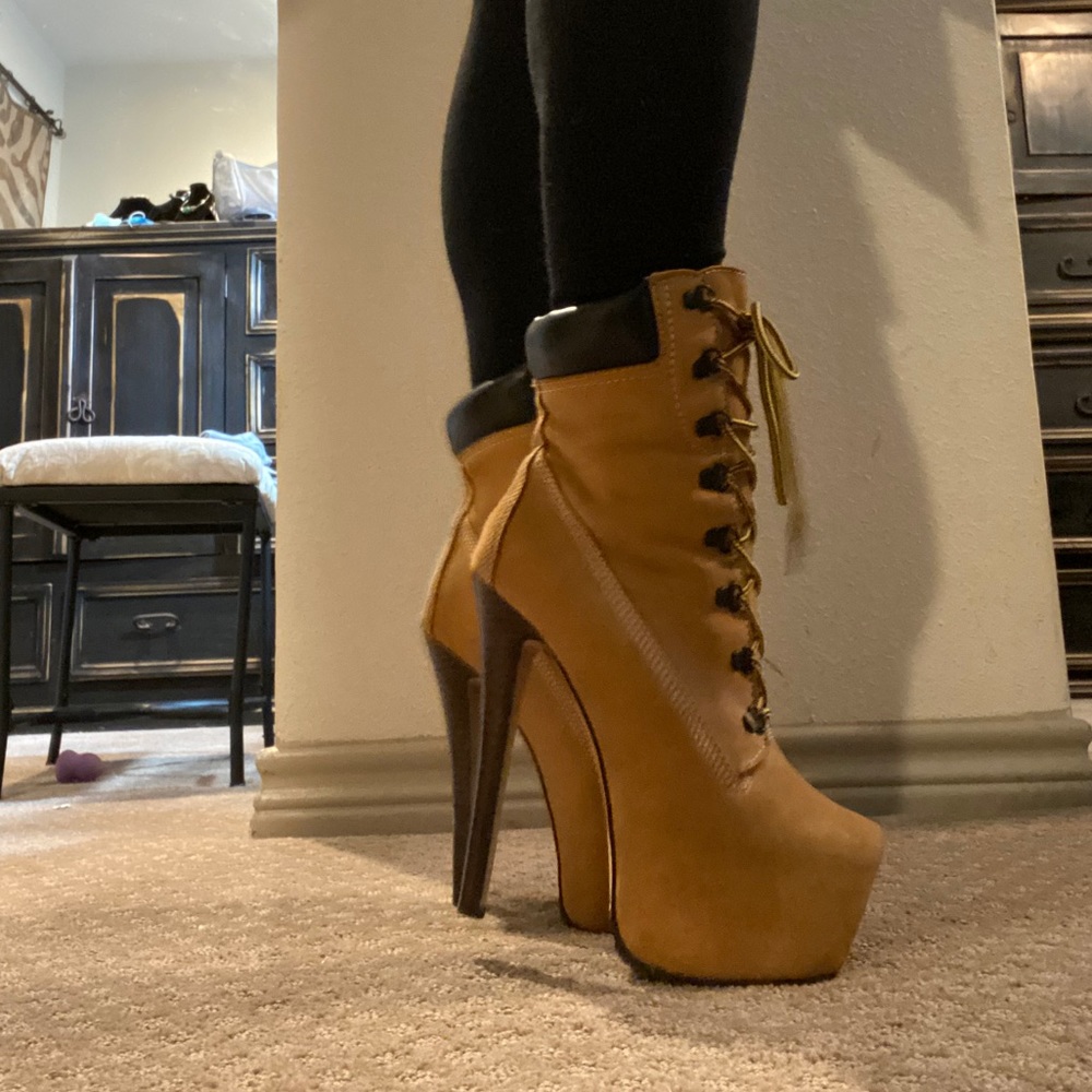 ZIGI GIRL bran New “construction combat” heels